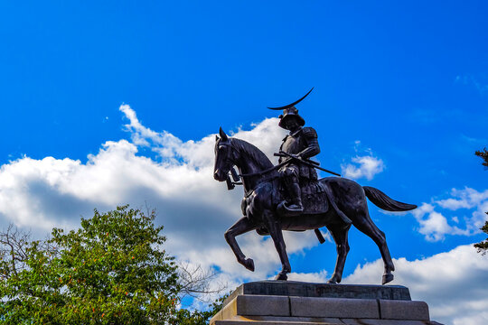 馬上武者 置物 銅製 武士 騎馬像 伊達 政宗 フィギュア オブジェ