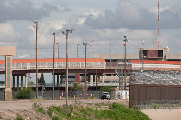 Obraz premium The Border Patrol patrols the border near the Rio Grande in El Paso, Texas.