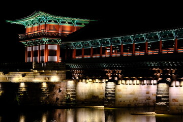 Obraz premium Pictures of traditional Korean buildings.