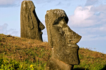 Esculturas de pedra Moais. Parque Nacional Rapa Nui. Ilha de Páscoa. Chile.