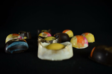 reposteria, bombones con dulce de leche y chocolate