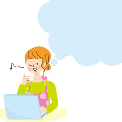 笑顔でパソコン操作をする女性と吹き出し