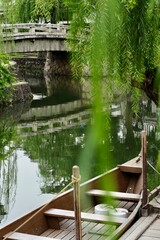 柳と橋