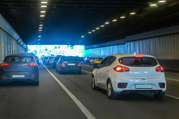 Car traffic in a tunnel