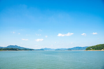 푸른 하늘과 푸른 바다