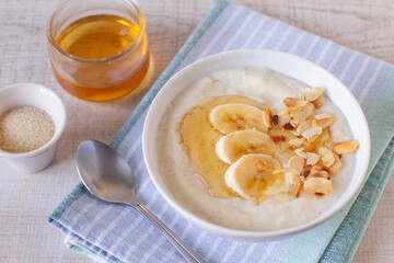 Semolina pudding with bananas, honey and roasted almonds