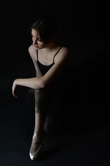 junge ballerina tänzerin dancing tanzen im ballett kleid tütü ballet balletschuhe pose lowkey...