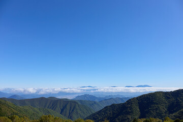 9月（秋） 上田・佐久方面の山々と雲海 美ヶ原自然保護センター付近より