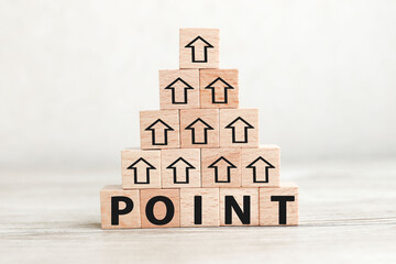 ポイントの単語が書かれた木製のブロック