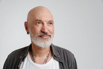 Obraz premium Bald european man with beard posing and looking aside