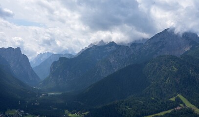 Naklejka premium Nestled in the mountains