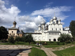 Fototapeta na wymiar Кремль в Ростове Великом в летний солнечный день