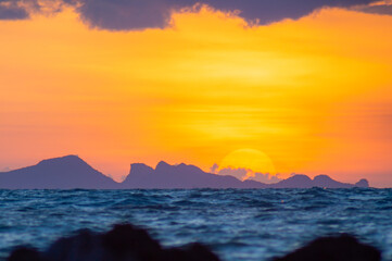 Naklejka premium sunset over the sea