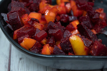 Beet and bell pepper salad