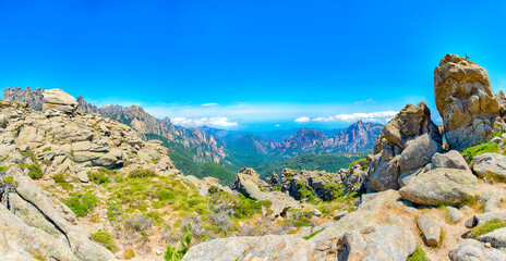 Fototapeta na wymiar Alpin Wandern über den GR20 auf Korsika - Region Col de Bavella