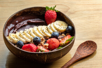 Fresh sliced fruit bowl with chocolate mousse