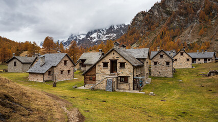 Fototapeta na wymiar borgo di Crampiolo, alpe Devero