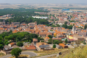 Fototapeta na wymiar vista del municipio de Peñafiel en la provincia de Valladolid, España