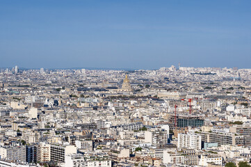 Fototapeta na wymiar Vue aérienne de Paris avec le dôme des Invalides