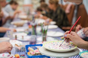 Art workshops on painting ceramics