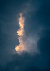 Fototapeta na wymiar clouds in the sky reflections sun dramatic face atmosphere air meteorology 