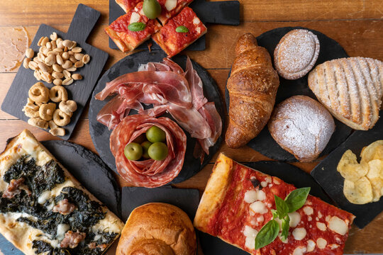 La Rosticceria Rosticceria Immagini - Sfoglia 1,069 foto, vettoriali e video Stock ...