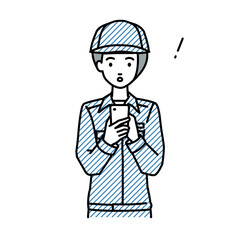 立ってスマートフォンを操作して何かに気づいて驚いた作業員の女性