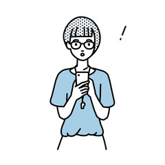 立ってスマートフォンを操作して何かに気づいて驚いた教師の女性