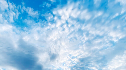 Naklejka na ściany i meble ドラマチックな青空と雲