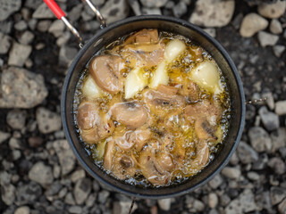 キャンプ場で作るアヒージョ