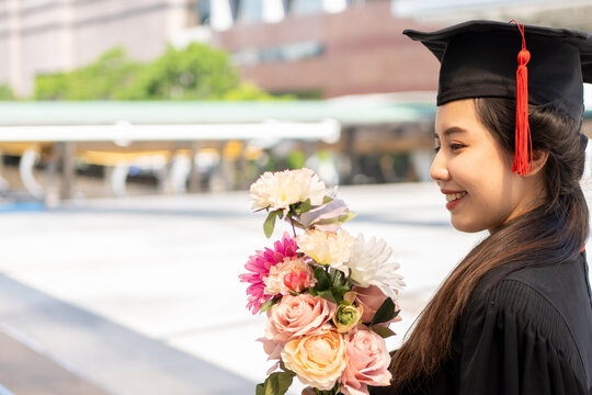 Graduation Flowers Images – Browse 45,107 Stock Photos, Vectors, and Video  | Adobe Stock
