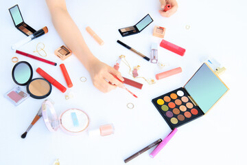 メイクする女の子