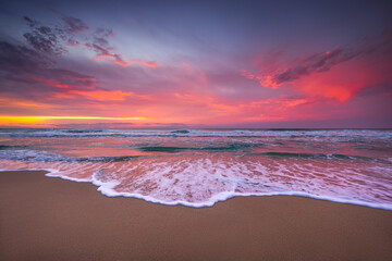 Fototapeta na wymiar Beautiful sunrise over the sea waves and beach