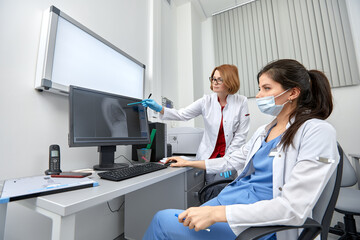 Fototapeta premium medical team discussing around a computer. Health care