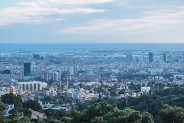 Fototapeta na wymiar View of the city of Barcelona in September from Mount Tibidabo