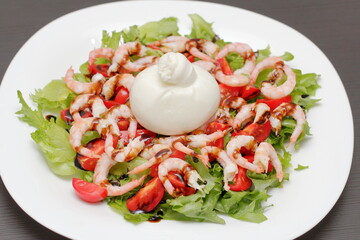 salad with shrimps