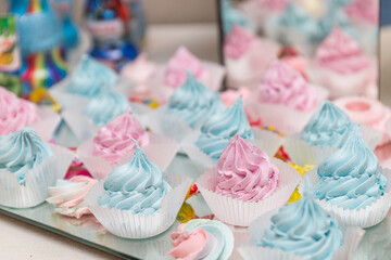 cupcakes with frosting