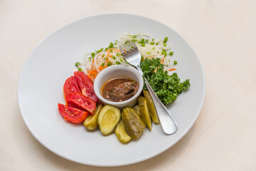 grilled chicken with vegetables and salad