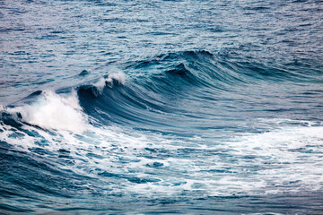 Naklejka premium Atlantic Ocean waves lapping on the coast. La Palma Island. Canary Islands.