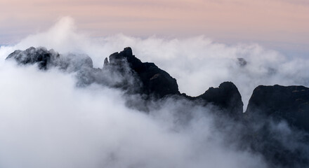 Fototapeta na wymiar Madeira auf dem Pico Ruivo - Arieiro