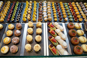 Escaparate de pasteles de la pastelería Don Manuel en Bilbao