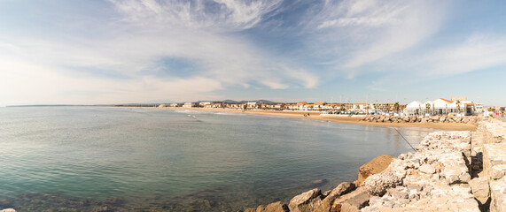 La plage de Port la Nouvelle vue de la jetée