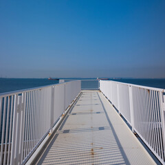 Naklejka premium bridge over the sea