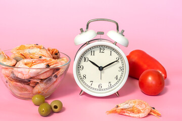 Intermittent fasting concept - countdown to eat shrimp and vegetables.