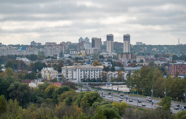 Fototapeta na wymiar Yaroslavl, RUSSIA - September 23, 2021: view of a modern city with road and park. Panoramic view of the city of Moskovsky Prospekt