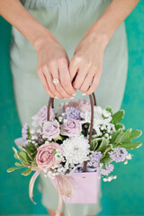 Obraz na płótnie Canvas bridesmaid holding a bouquet of flowers