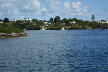 Fototapeta premium Tropical coastal scence from the waterside, Great Sound, Bermuda 