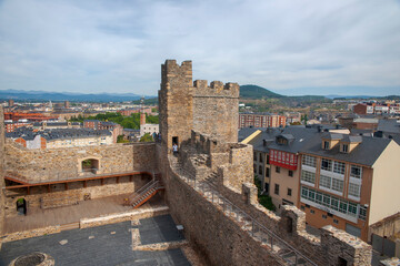 Fototapeta na wymiar bonito castillo templario de Ponferrada España