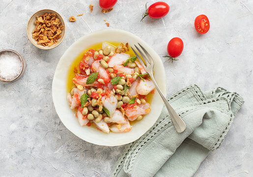 Summer tomato and cod salad with excess of olive oil