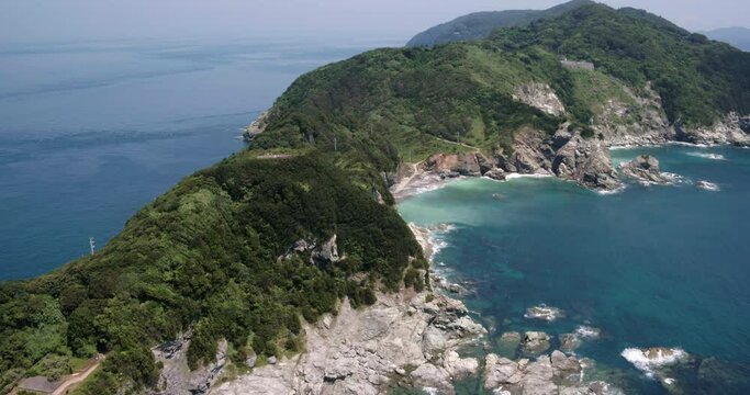 四国最西端の佐田岬灯台を上空から見渡す4Kドローン映像